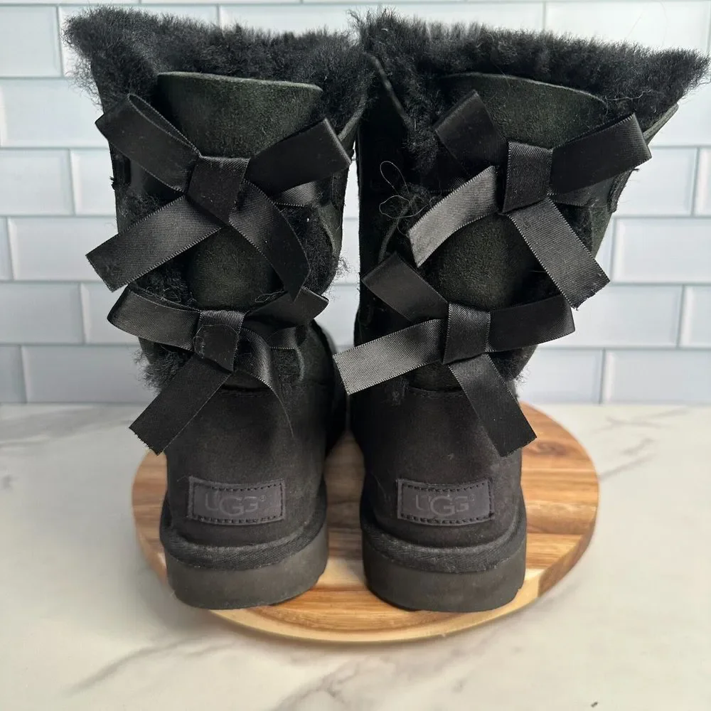 UGG Bailey Bow II Boots Womens Size‎ 8 Black Satin Bows Sheepskin